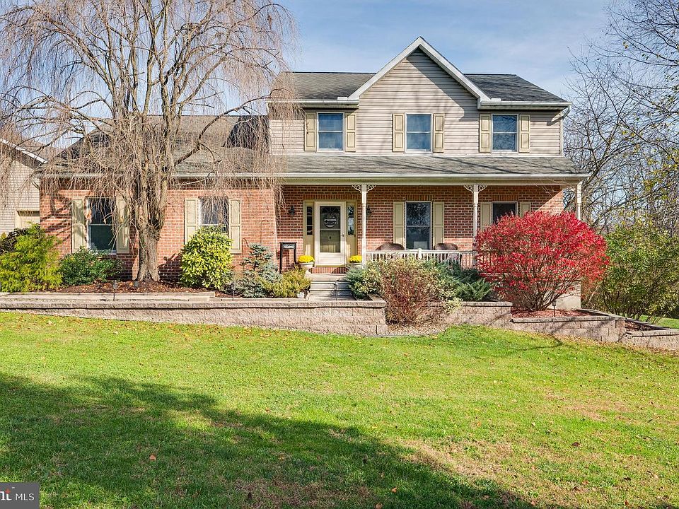 1st image of 381 Hill Dr