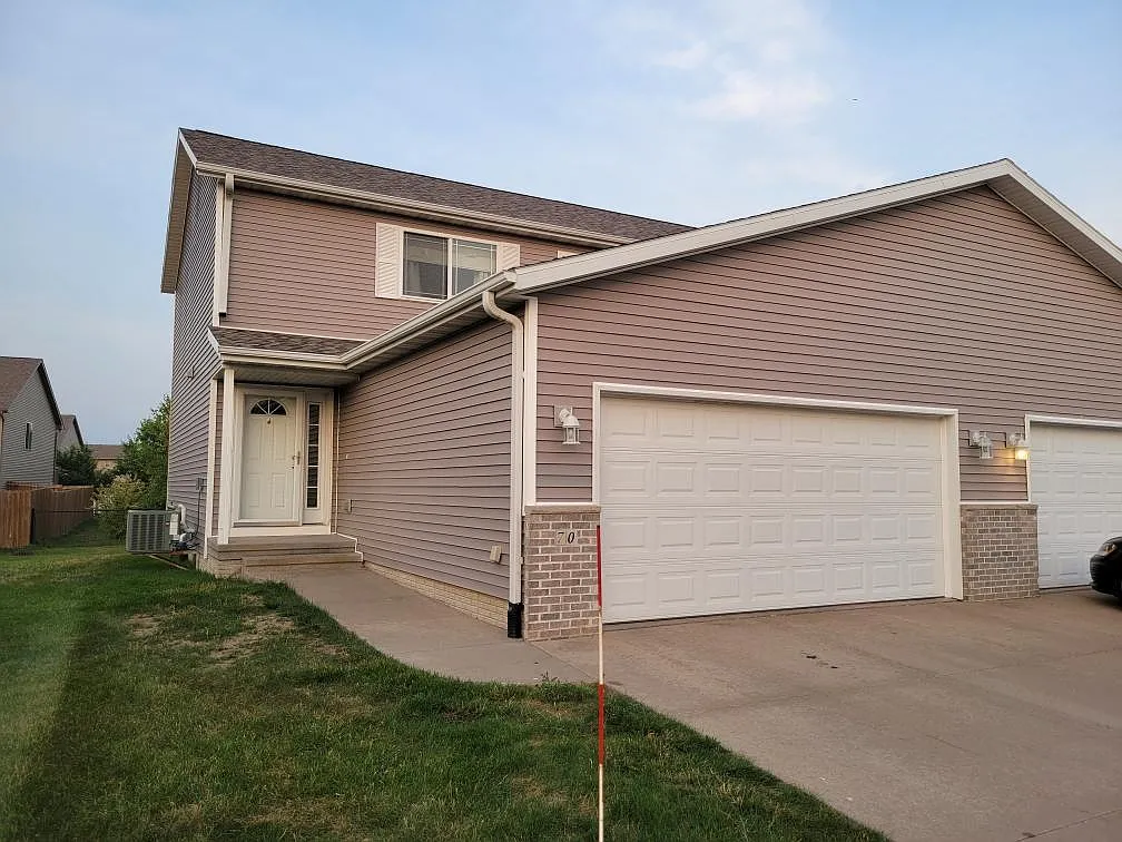 4 bed, 3.5 bath, 2067 sqft, $2,000 — Photo 1