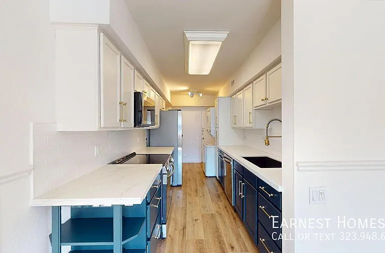 4915 Tyrone Ave #204 — Photo 7