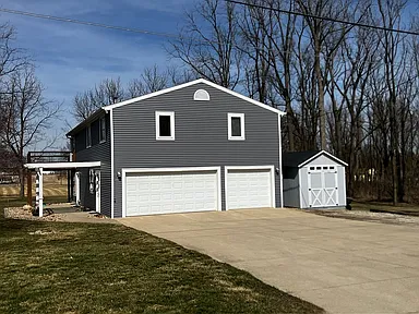 4049 Wells Ave — exterior photo