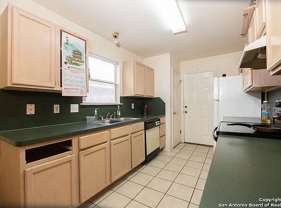 5th image of 412 Margo St