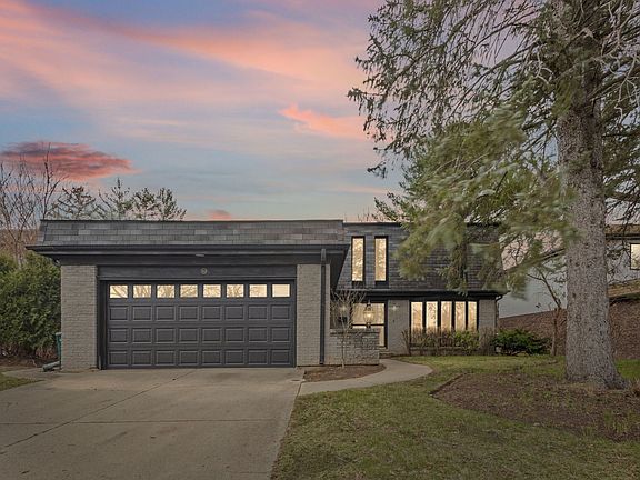 2nd image of 560 Hunter Rd