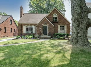 2597 Hampton Rd, Rocky River, OH 44116