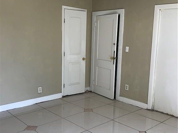 5th image of 310 E 10th St