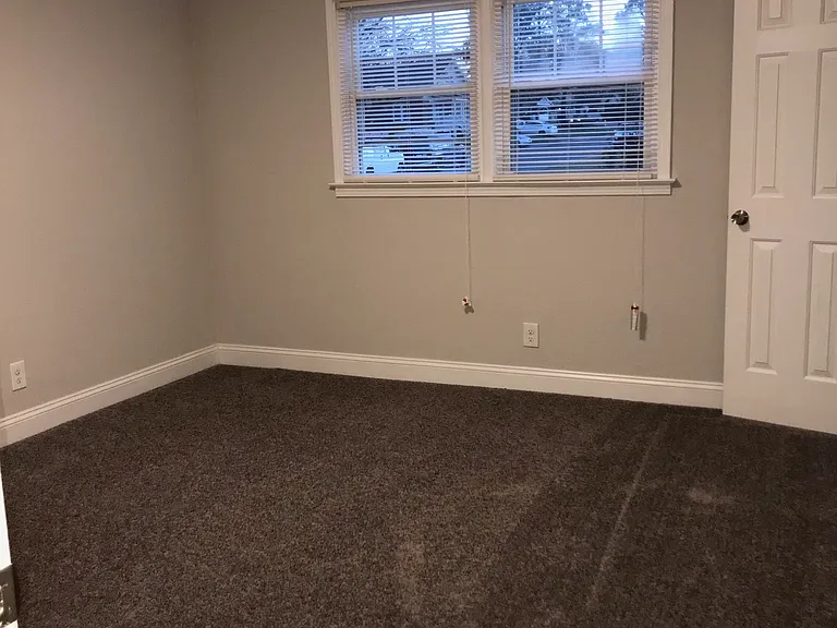 2423 Lydia Ave — Photo 6