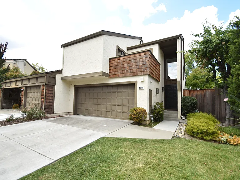 4614 Corrida Cir — Photo 1