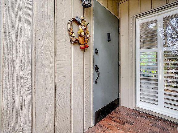 5th image of 211 Crown Oaks Way #211