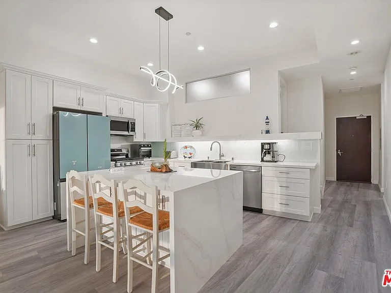 1100 Wilshire Blvd #3307 — Photo 6