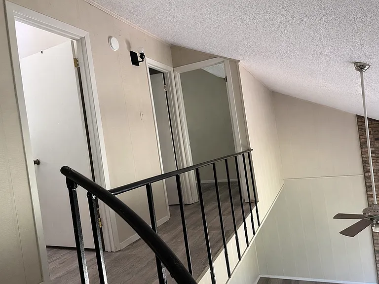 255 Washington Dr — Photo 5