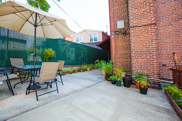 Sold by Dwelling Homes | media 30