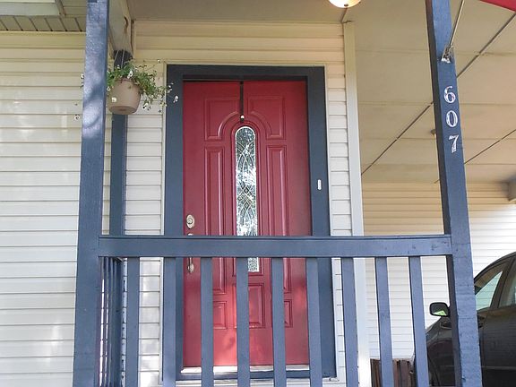 2nd image of 607 Missouri Pl