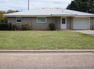 716 N Crosby Ave, Tulia, TX 79088