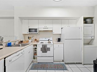 5077 NW 7th St APT 810, Miami, FL 33126