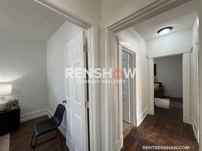 3 bed, 1.0 bath, 1142 sqft, $1,100 — Photo 3