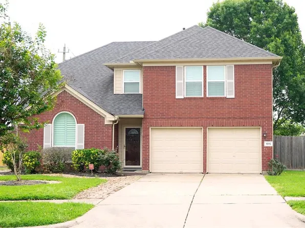 1915 Westwood Dr, Stafford, TX 77477