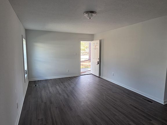 3rd image of 2141 Veterans Drive