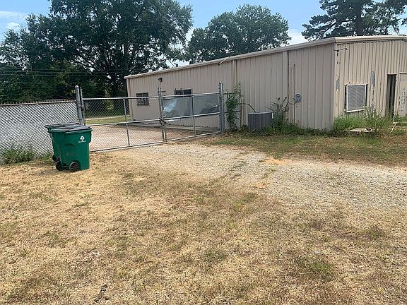 5th image of 707 Willow St