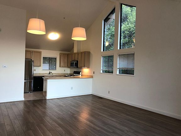 2nd image of 912 Meadowsweet Dr