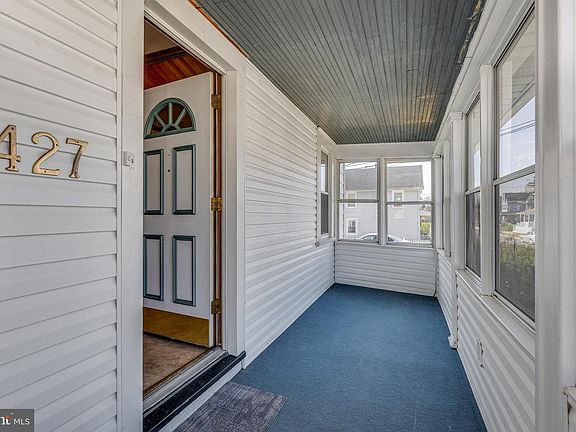 5th image of 427 Buttonwood St