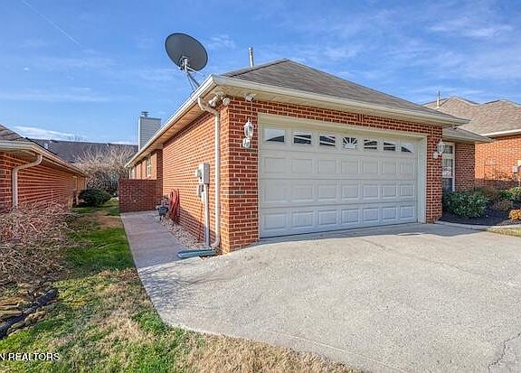 2nd image of 433 Creekview Ln
