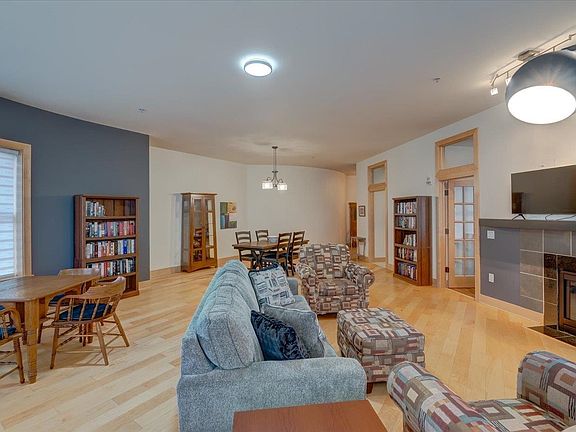 5th image of 360 W Washington Ave Unit G02