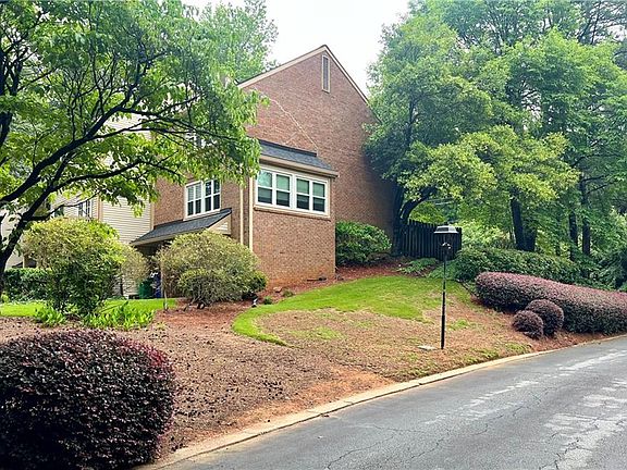 3rd image of 2101 Cobble Ln