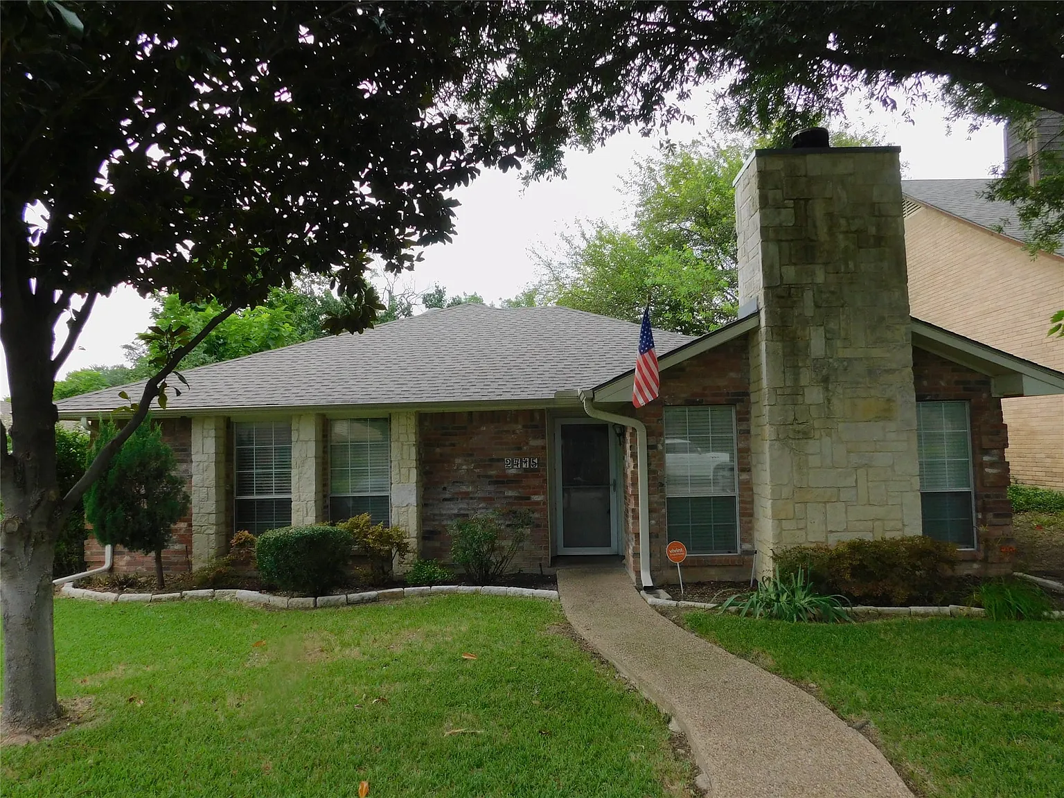 3 bed, 2.0 bath, 1402 sqft, $2,500 — Photo 2
