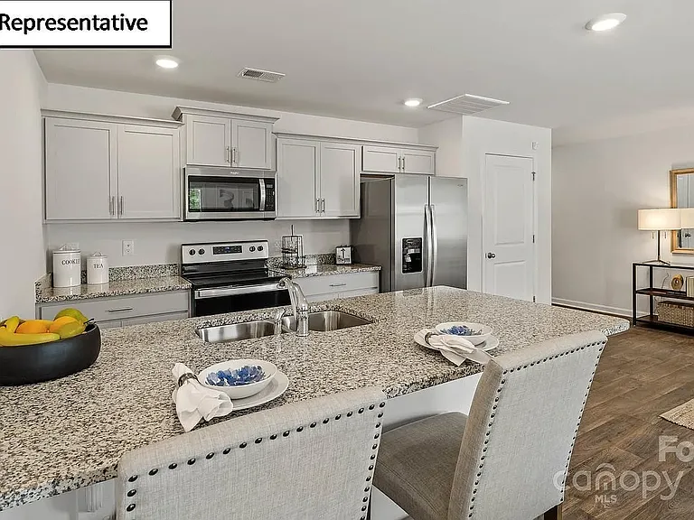 5026 Hyrule Dr — Photo 8
