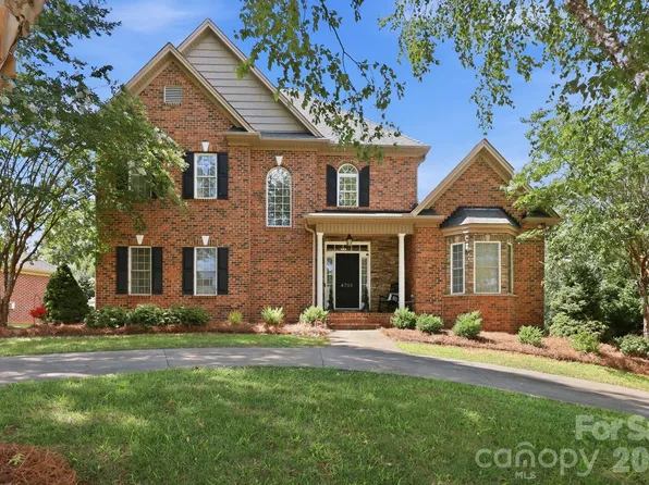 4701 Pebble Lake Dr #161, Pfafftown, NC 27040