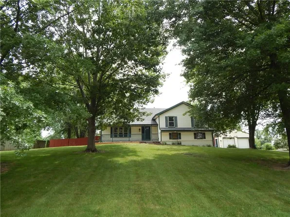 1519 Sycamore Ridge Dr, Lansing, KS 66043