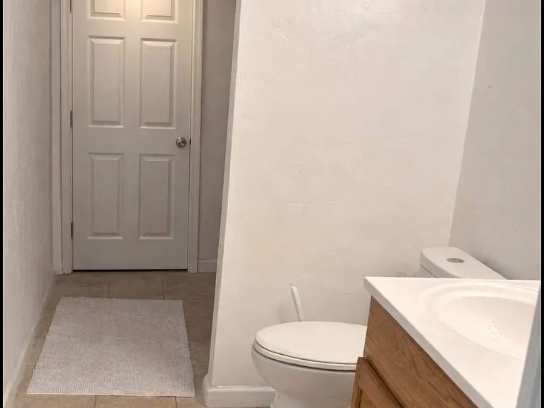 N Crestwood Cir — Photo 1