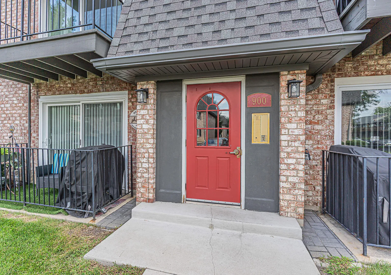 2 bed, 900 sqft, $2,150 — Photo 2