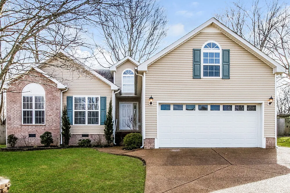 3 bed, 2.0 bath, 1702 sqft, $3,450 — Photo 1
