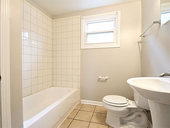 4th image of 806 N 46th St #5