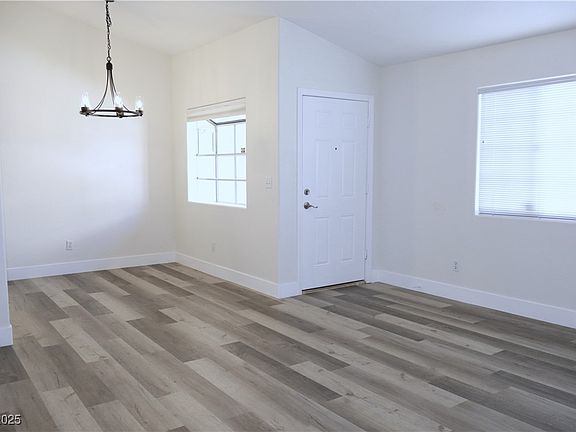 4th image of 1624 N Torrey Pines Dr Unit 101