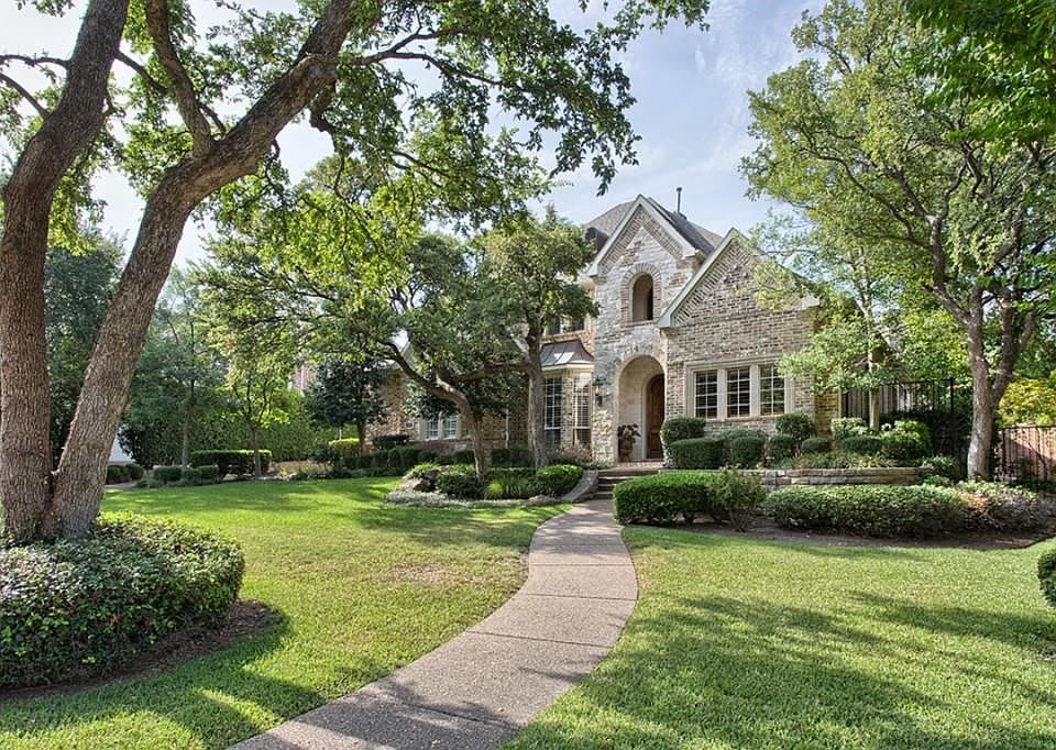 One third acre lot in desired Shoal Creek!