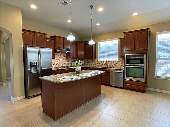 3rd image of 25315 Glenlevan Ln