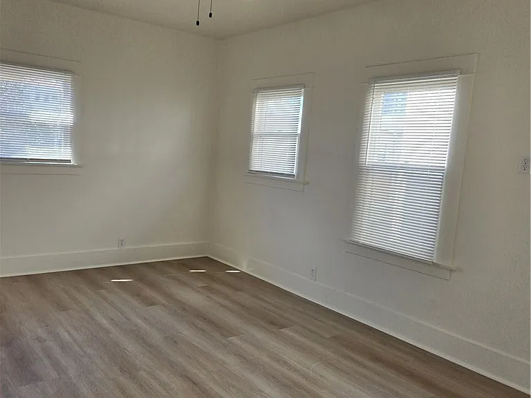 942 E 2nd St #8 — Photo 14