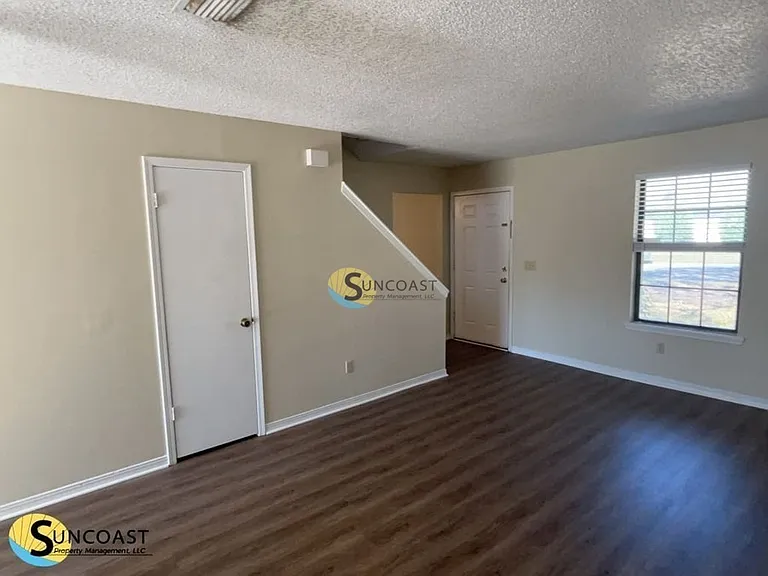 8702 Bandera Cir S — Photo 3