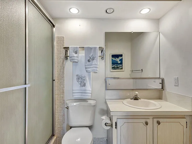 100 Shore Ct #304 — Photo 30