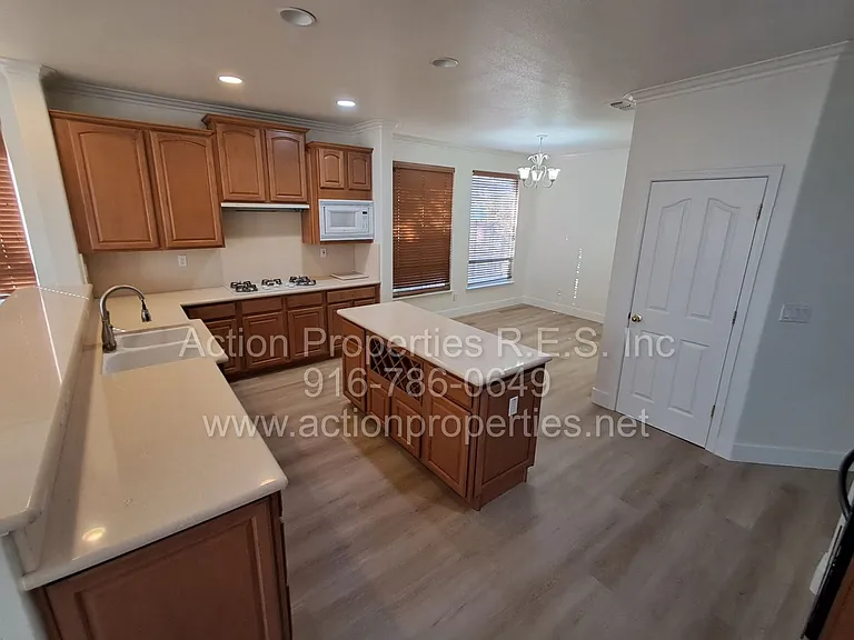 6145 Crater Lake Dr — Photo 44