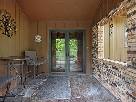 5th image of 813 College Rd