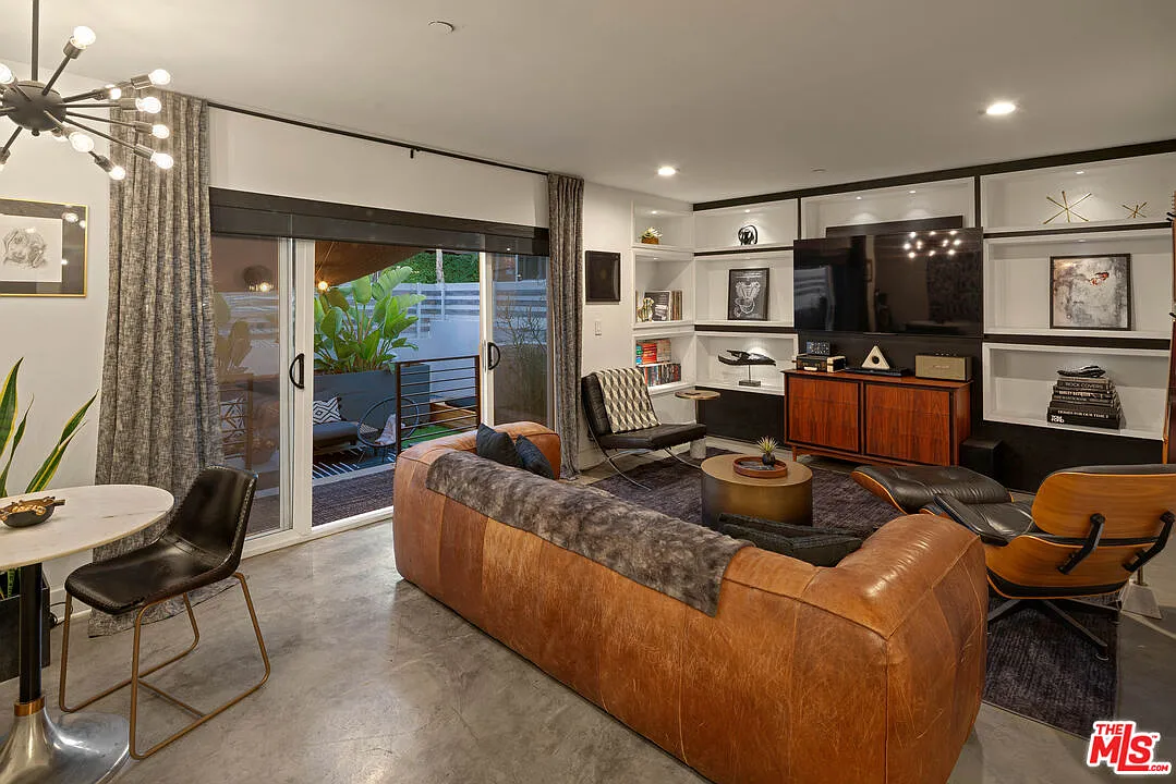 1 bed, 880 sqft, $3,795 — Photo 2