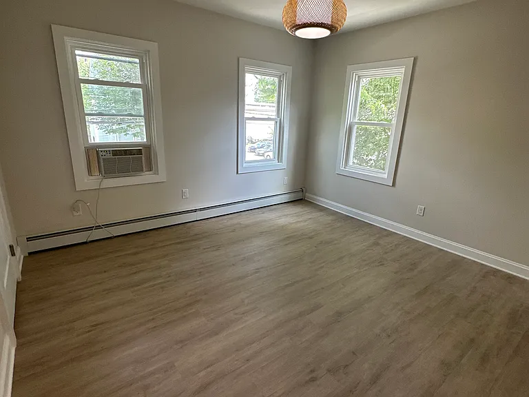 186 Bridgham St #2 — Photo 11