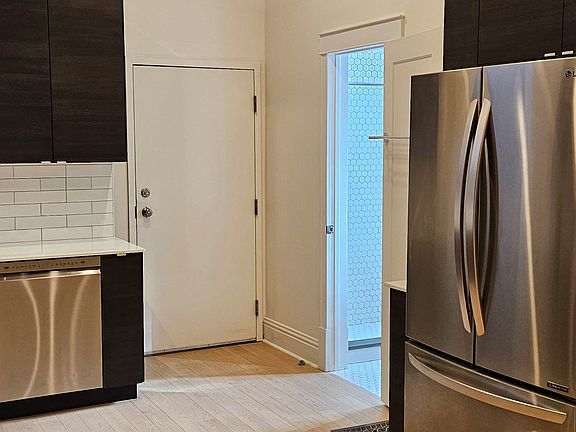 3rd image of 1930 W 21st St #1R