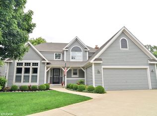 340 Mensching Rd, Roselle, IL 60172