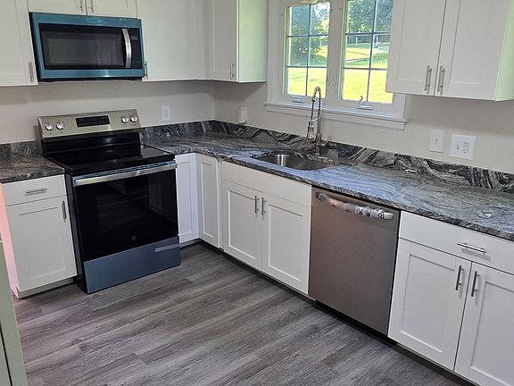 4th image of 128 Middlebury Road