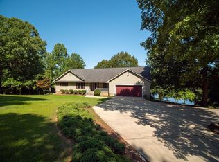 120 E Peninsula Dr, Laurens, SC 29360