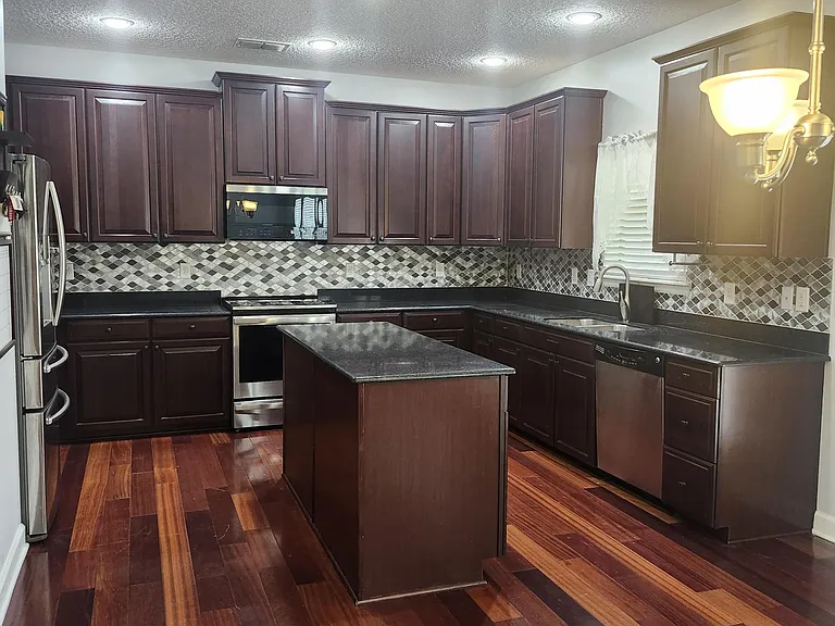 201 Edgeford Ct — Photo 14