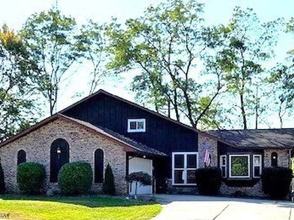 4803 Sassafras Dr, Parma, OH 44129